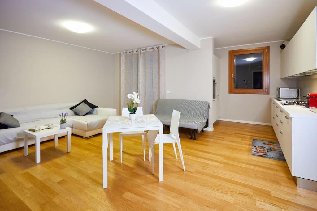 Center Aviano Comfort Suite Free Parking Wifi Екстер'єр фото